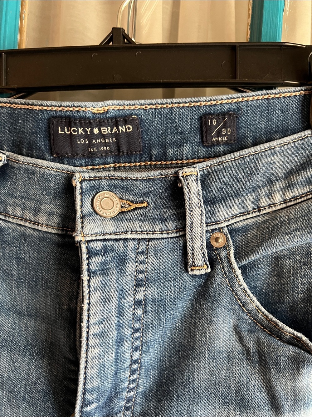 Lucky Brand Medium Blue Ankle Jeans